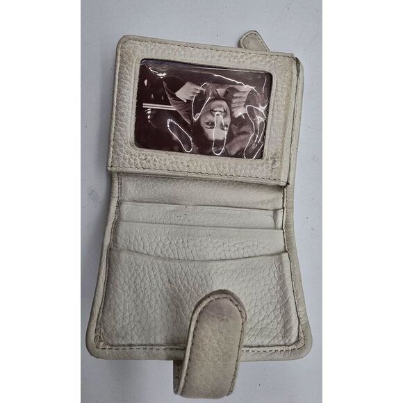 Brighton White Leather Floral Embossed Womens Wallet With Heart Detail & Multipl - Picture 6 of 7